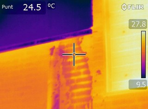 Lekkage ter plaatse van een hemelwaterafvoer