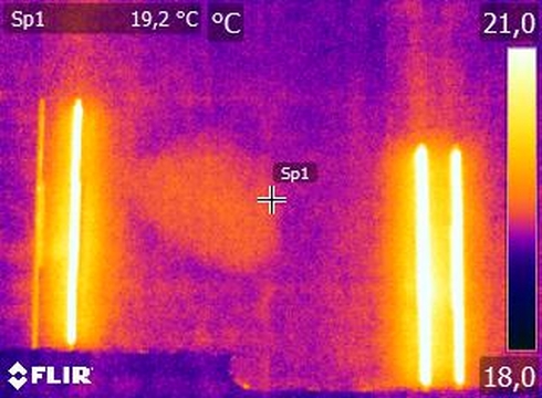 Stucwerk dat los begint te laten (ronde vlek)